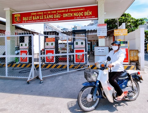 Tin sáng 7-11: TP.HCM bình quân 20,92m2 nhà ở/người; đề nghị đầu mối xăng chia sẻ lời với bán lẻ - Ảnh 1. Tin sáng 7-11: TP.HCM bình quân 20,92m2 nhà ở/người; đề nghị đầu mối xăng chia sẻ lời với bán lẻ - Ảnh 1.