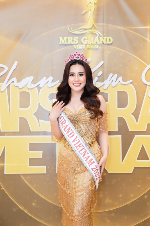 Bùi Lý Thiên Hương truyền cảm hứng cho Phan Kim Oanh thi Mrs Grand International 2022 - Ảnh 2. Bùi Lý Thiên Hương truyền cảm hứng cho Phan Kim Oanh thi Mrs Grand International 2022 - Ảnh 2.