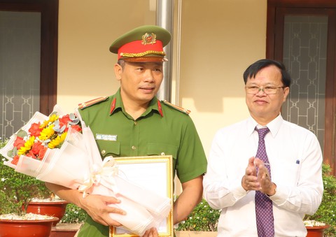 Đồng Nai khen thưởng nóng Tổ công tác 161 chuyên trấn áp tội phạm - Ảnh 1. Đồng Nai khen thưởng nóng Tổ công tác 161 chuyên trấn áp tội phạm - Ảnh 1.