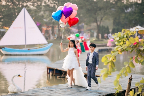 Thật bất ngờ với màn trình diễn bộ sưu tập cổ trang của mẫu tuổi teen - Ảnh 7. Thật bất ngờ với màn trình diễn bộ sưu tập cổ trang của mẫu tuổi teen - Ảnh 7.