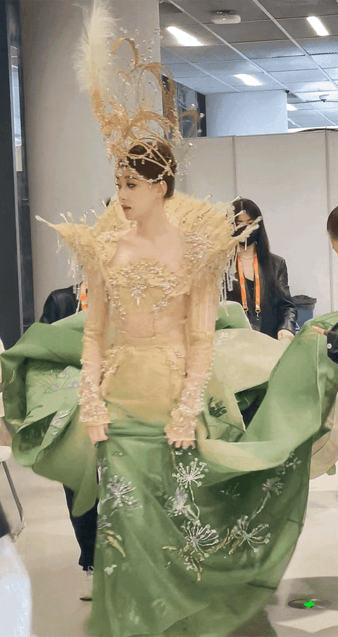 Tôn Di như nữ thần trong Lễ trao giải Kim Ưng, nhưng có gì đó sai sai! - Ảnh 3. Tôn Di như nữ thần trong Lễ trao giải Kim Ưng, nhưng có gì đó sai sai! - Ảnh 3.