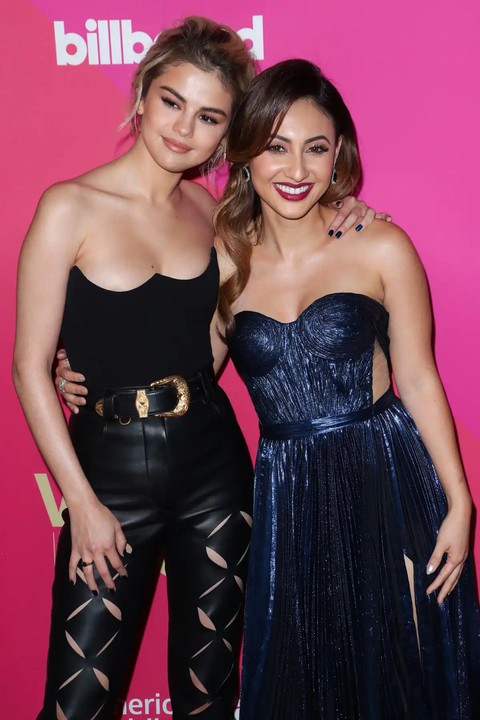 Selena Gomez lấy tên nam diễn viên hài đặt cho quả thận được hiến tặng - Ảnh 4. Selena Gomez lấy tên nam diễn viên hài đặt cho quả thận được hiến tặng - Ảnh 4.