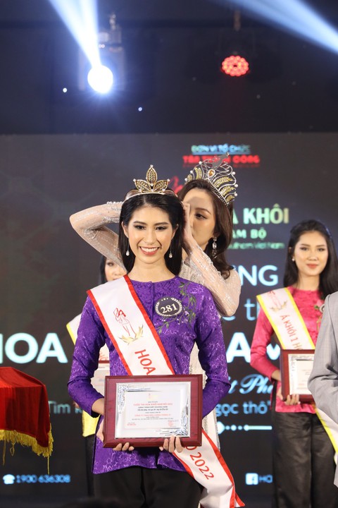 Nhan sắc người đẹp sở hữu vương miện trầm hương Hoa khôi Nam Bộ 2022 - Ảnh 1. Nhan sắc người đẹp sở hữu vương miện trầm hương Hoa khôi Nam Bộ 2022 - Ảnh 1.