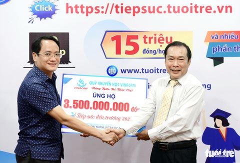 Quỹ khuyến học Vinacam trao 3,5 tỉ đồng cho chương trình Tiếp sức đến trường - Ảnh 2. Quỹ khuyến học Vinacam trao 3,5 tỉ đồng cho chương trình Tiếp sức đến trường - Ảnh 2.