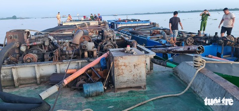 Triệt phá đường dây mua bán hóa đơn ‘khống’ cho các sà lan chở cát liên tỉnh - Ảnh 3. Triệt phá đường dây mua bán hóa đơn ‘khống’ cho các sà lan chở cát liên tỉnh - Ảnh 3.