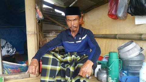 Người đàn ông 61 tuổi trải qua 87 lần làm chú rể - Ảnh 1. Người đàn ông 61 tuổi trải qua 87 lần làm chú rể - Ảnh 1.