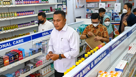 Gần 200 trẻ em Indonesia chết do tổn thương thận liên quan siro ho - Ảnh 1. Gần 200 trẻ em Indonesia chết do tổn thương thận liên quan siro ho - Ảnh 1.