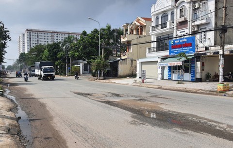 Xe máy sụp ổ gà, một người tử vong - Ảnh 1. Xe máy sụp ổ gà, một người tử vong - Ảnh 1.