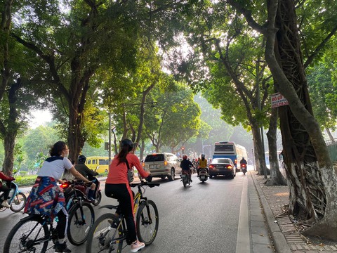 Thời tiết 8-11: TP.HCM có mưa rào, Hà Nội lạnh về đêm và sáng - Ảnh 1. Thời tiết 8-11: TP.HCM có mưa rào, Hà Nội lạnh về đêm và sáng - Ảnh 1.