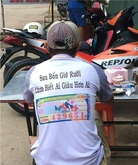 Ảnh vui 8-11: Đời ai biết trước sau bốn giờ rưỡi ai giàu hơn ai?! - Ảnh 1. Ảnh vui 8-11: Đời ai biết trước sau bốn giờ rưỡi ai giàu hơn ai?! - Ảnh 1.