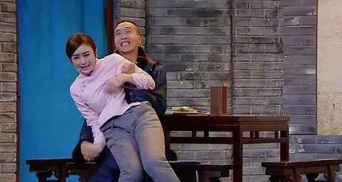 Những mỹ nhân Cbiz bị bàn tay hư của diễn viên nam sờ nhầm chỗ - Ảnh 5. Những mỹ nhân Cbiz bị bàn tay hư của diễn viên nam sờ nhầm chỗ - Ảnh 5.