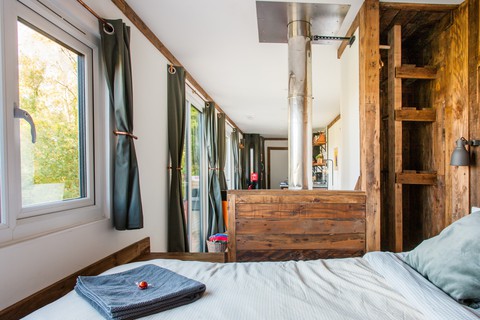 Container cũ độ nhà nghỉ sang trọng: 4 người sống thoải mái và đầy tiện nghi - Ảnh 6. Container cũ độ nhà nghỉ sang trọng: 4 người sống thoải mái và đầy tiện nghi - Ảnh 6.