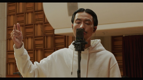 Có ai như Đen Vâu làm khó chính mình khi rap trên nền nhạc giao hưởng - Ảnh 1. Có ai như Đen Vâu làm khó chính mình khi rap trên nền nhạc giao hưởng - Ảnh 1.