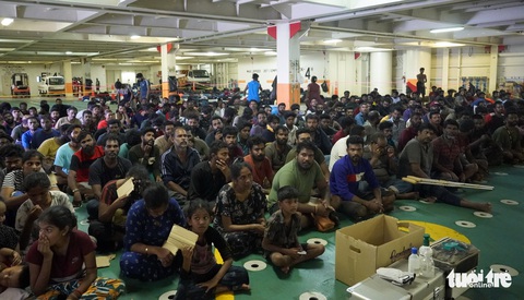 Vất vả đưa 303 người Sri Lanka gặp nạn trên vùng biển Trường Sa vào bờ Vũng Tàu - Ảnh 8. Vất vả đưa 303 người Sri Lanka gặp nạn trên vùng biển Trường Sa vào bờ Vũng Tàu - Ảnh 8.