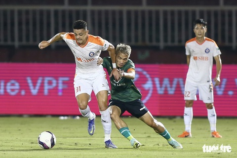 HLV Vũ Tiến Thành nhảy mừng CLB TP.HCM có lợi thế cuộc đua trụ hạng V-League - Ảnh 2. HLV Vũ Tiến Thành nhảy mừng CLB TP.HCM có lợi thế cuộc đua trụ hạng V-League - Ảnh 2.