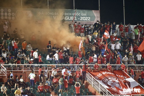 HLV Vũ Tiến Thành nhảy mừng CLB TP.HCM có lợi thế cuộc đua trụ hạng V-League - Ảnh 5. HLV Vũ Tiến Thành nhảy mừng CLB TP.HCM có lợi thế cuộc đua trụ hạng V-League - Ảnh 5.
