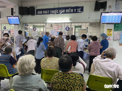 TP.HCM đề nghị Bộ Y tế chấp thuận thí điểm mở rộng 40 loại thuốc BHYT cho trạm y tế - Ảnh 2. TP.HCM đề nghị Bộ Y tế chấp thuận thí điểm mở rộng 40 loại thuốc BHYT cho trạm y tế - Ảnh 2.