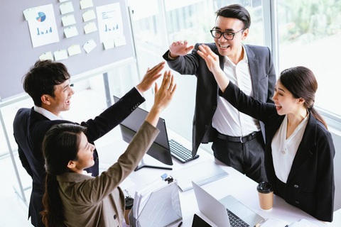 Đi tìm hạnh phúc toàn diện cho nhân viên: Không nằm trong 8 tiếng văn phòng - Ảnh 1. Đi tìm hạnh phúc toàn diện cho nhân viên: Không nằm trong 8 tiếng văn phòng - Ảnh 1.