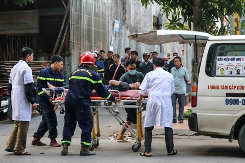 Sập giàn giáo nhà đang xây, một người chết, một bị thương - Ảnh 2. Sập giàn giáo nhà đang xây, một người chết, một bị thương - Ảnh 2.