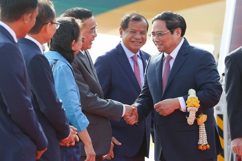 Thủ tướng thăm chính thức Campuchia và dự Hội nghị cấp cao ASEAN - Ảnh 2. Thủ tướng thăm chính thức Campuchia và dự Hội nghị cấp cao ASEAN - Ảnh 2.