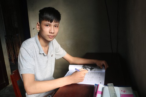 Để mẹ không phải lang bạt, em cần cố gắng nhiều hơn nữa... - Ảnh 2. Để mẹ không phải lang bạt, em cần cố gắng nhiều hơn nữa... - Ảnh 2.