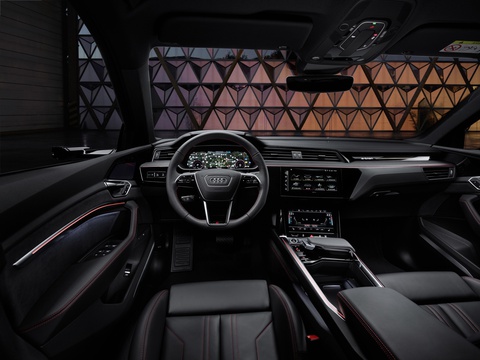 Audi Q8 e-tron ra mắt: Xe điện tiện nghi nhất của Audi - Ảnh 4. Audi Q8 e-tron ra mắt: Xe điện tiện nghi nhất của Audi - Ảnh 4.