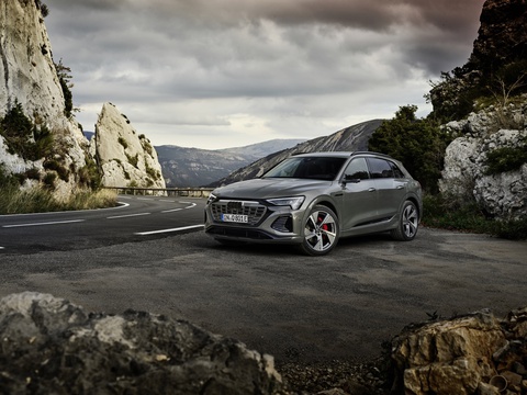 Audi Q8 e-tron ra mắt: Xe điện tiện nghi nhất của Audi - Ảnh 5. Audi Q8 e-tron ra mắt: Xe điện tiện nghi nhất của Audi - Ảnh 5.