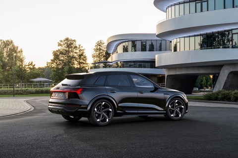Audi Q8 e-tron ra mắt: Xe điện tiện nghi nhất của Audi - Ảnh 8. Audi Q8 e-tron ra mắt: Xe điện tiện nghi nhất của Audi - Ảnh 8.