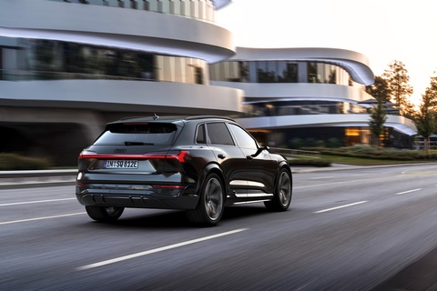 Audi Q8 e-tron ra mắt: Xe điện tiện nghi nhất của Audi - Ảnh 3. Audi Q8 e-tron ra mắt: Xe điện tiện nghi nhất của Audi - Ảnh 3.