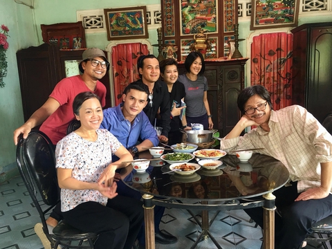 Lê Giang nhập viện cấp cứu vì ngộ độc thực phẩm; Trấn Thành, Hari Won phát hành MV cùng ngày - Ảnh 4. Lê Giang nhập viện cấp cứu vì ngộ độc thực phẩm; Trấn Thành, Hari Won phát hành MV cùng ngày - Ảnh 4.