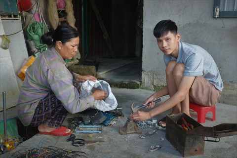 Để mẹ không phải lang bạt, em cần cố gắng nhiều hơn nữa... - Ảnh 1. Để mẹ không phải lang bạt, em cần cố gắng nhiều hơn nữa... - Ảnh 1.