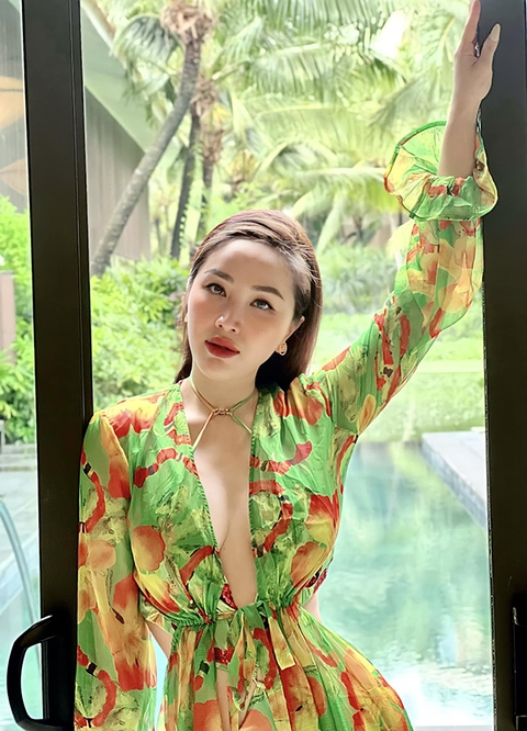 Ảnh vui sao Việt 9-11: Đức Thịnh cười tít mắt khi được vợ hôn - Ảnh 8. Ảnh vui sao Việt 9-11: Đức Thịnh cười tít mắt khi được vợ hôn - Ảnh 8.