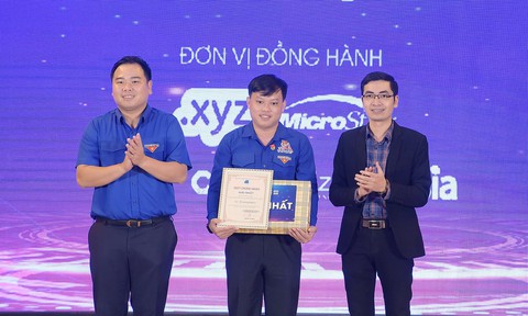 Thanh niên khởi tạo gương mặt số gọi tên thí sinh đến từ TP.HCM - Ảnh 1. Thanh niên khởi tạo gương mặt số gọi tên thí sinh đến từ TP.HCM - Ảnh 1.