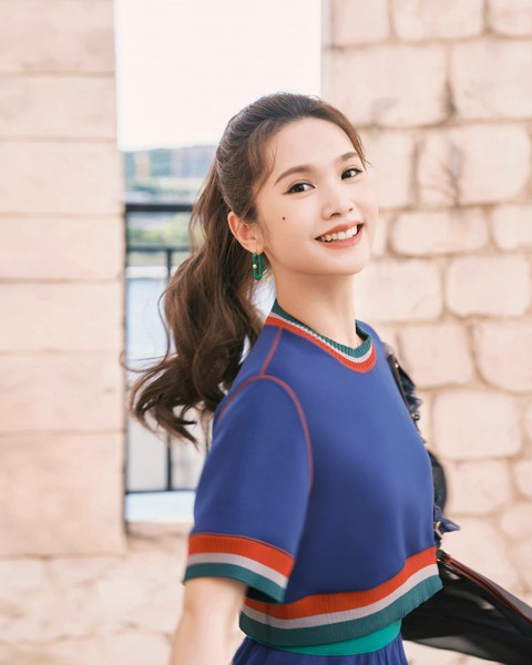 Thiên hậu Hong Kong Dung Tổ Nhi lòi đuôi là fan girl chính hiệu của BLACKPINK - Ảnh 5. Thiên hậu Hong Kong Dung Tổ Nhi lòi đuôi là fan girl chính hiệu của BLACKPINK - Ảnh 5.