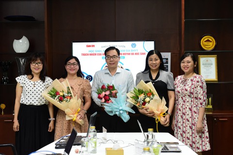 Bảo hiểm y tế cho học sinh, sinh viên: Vì sao nhà trường phải thu hộ bảo hiểm? - Ảnh 1. Bảo hiểm y tế cho học sinh, sinh viên: Vì sao nhà trường phải thu hộ bảo hiểm? - Ảnh 1.