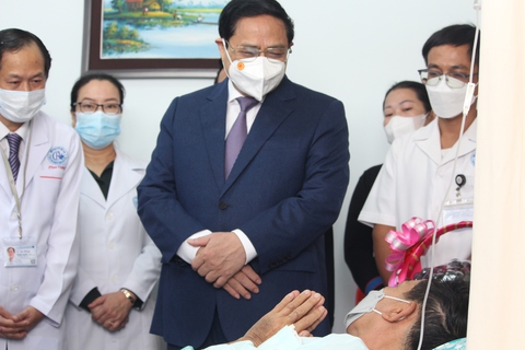 Bác sĩ Bệnh viện Chợ Rẫy - Phnom Penh thu nhập 2.591 USD, Thủ tướng đề nghị xây dựng thương hiệu - Ảnh 1. Bác sĩ Bệnh viện Chợ Rẫy - Phnom Penh thu nhập 2.591 USD, Thủ tướng đề nghị xây dựng thương hiệu - Ảnh 1.