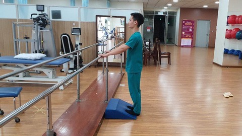 Những động tác kéo giãn cơ cần làm sau khi chạy bộ - Ảnh 1. Những động tác kéo giãn cơ cần làm sau khi chạy bộ - Ảnh 1.