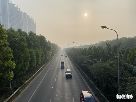Chất lượng không khí Hà Nội xấu, người dân nên làm gì? - Ảnh 2. Chất lượng không khí Hà Nội xấu, người dân nên làm gì? - Ảnh 2.