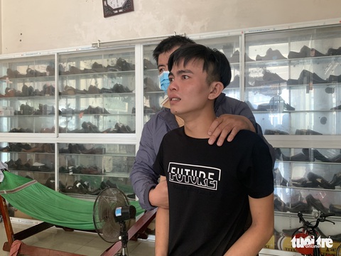 Vô quán karaoke tìm bạn gái rồi đánh nhau, 1 người chết, 2 người bị thương - Ảnh 1. Vô quán karaoke tìm bạn gái rồi đánh nhau, 1 người chết, 2 người bị thương - Ảnh 1.