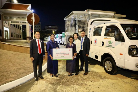 THACO AGRICULTURE tặng 15 xe cho Hội Chữ thập đỏ Campuchia - Ảnh 2. THACO AGRICULTURE tặng 15 xe cho Hội Chữ thập đỏ Campuchia - Ảnh 2.