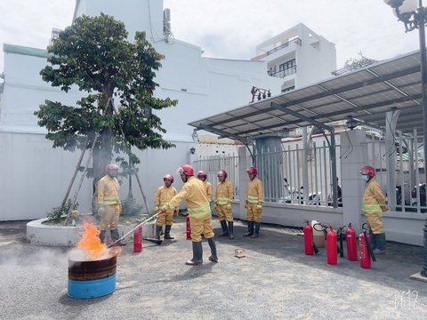 Diễn tập phòng cháy chữa cháy và cứu nạn cứu hộ - Ảnh 1. Diễn tập phòng cháy chữa cháy và cứu nạn cứu hộ - Ảnh 1.