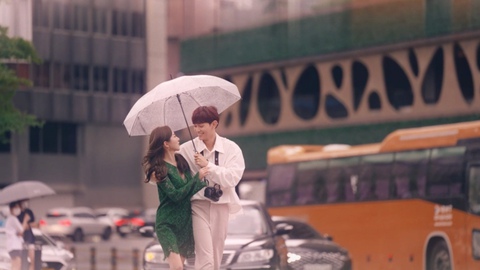 Roy Nguyễn hẹn hò lãng mạn cùng nữ idol K-pop trong MV mới - Ảnh 4. Roy Nguyễn hẹn hò lãng mạn cùng nữ idol K-pop trong MV mới - Ảnh 4.