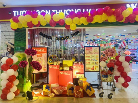 Sinh nhật 8 tuổi, WinMart mở đại tiệc tri ân khách hàng - Ảnh 2. Sinh nhật 8 tuổi, WinMart mở đại tiệc tri ân khách hàng - Ảnh 2.