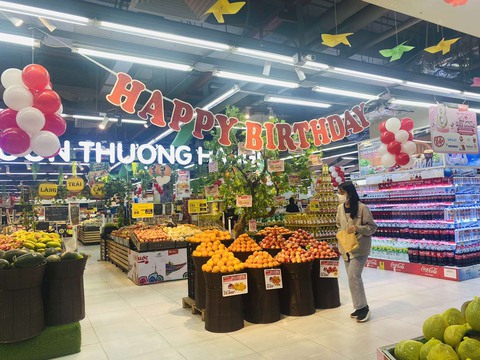 Sinh nhật 8 tuổi, WinMart mở đại tiệc tri ân khách hàng - Ảnh 3. Sinh nhật 8 tuổi, WinMart mở đại tiệc tri ân khách hàng - Ảnh 3.
