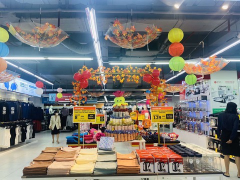 Sinh nhật 8 tuổi, WinMart mở đại tiệc tri ân khách hàng - Ảnh 4. Sinh nhật 8 tuổi, WinMart mở đại tiệc tri ân khách hàng - Ảnh 4.
