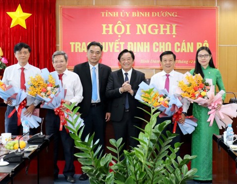 Bình Dương bổ nhiệm nữ giám đốc sở 8X thành thạo 2 ngoại ngữ - Ảnh 1. Bình Dương bổ nhiệm nữ giám đốc sở 8X thành thạo 2 ngoại ngữ - Ảnh 1.