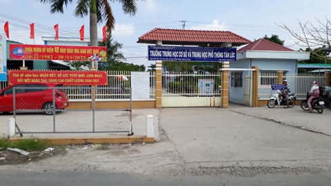 Một trường học ở Cà Mau lạm thu trên 1,1 tỉ đồng - Ảnh 1. Một trường học ở Cà Mau lạm thu trên 1,1 tỉ đồng - Ảnh 1.