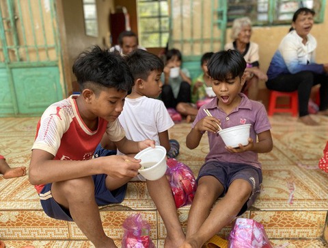 Cùng Ngày của phở 12-12 mang phở yêu thương đến các cháu bại não - Ảnh 1. Cùng Ngày của phở 12-12 mang phở yêu thương đến các cháu bại não - Ảnh 1.