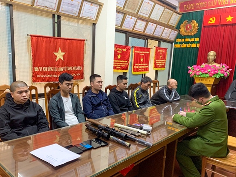 Phá đường dây cá độ mùa World Cup trên 100 tỉ đồng, thu cả súng khí nén, dao tự chế - Ảnh 1. Phá đường dây cá độ mùa World Cup trên 100 tỉ đồng, thu cả súng khí nén, dao tự chế - Ảnh 1.