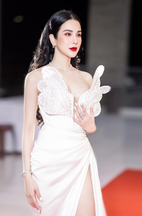 Ảnh vui sao Việt 1-12: Vợ cũ tổ chức sinh nhật muộn cho Đan Trường - Ảnh 11. Ảnh vui sao Việt 1-12: Vợ cũ tổ chức sinh nhật muộn cho Đan Trường - Ảnh 11.